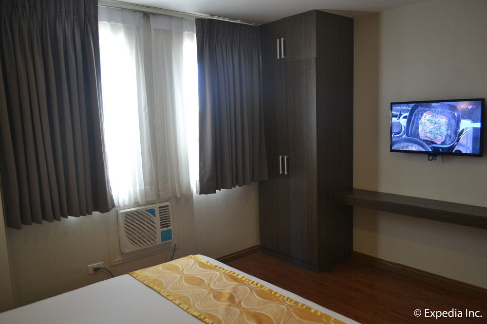Vista Real Hotel Tagaytay City Exterior photo